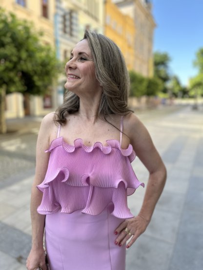 Šaty Rinascimento 4003 světle růžové s volány