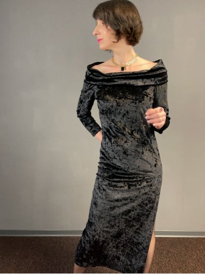 Šaty So Comfy Velvet černé sametové s rozparkem