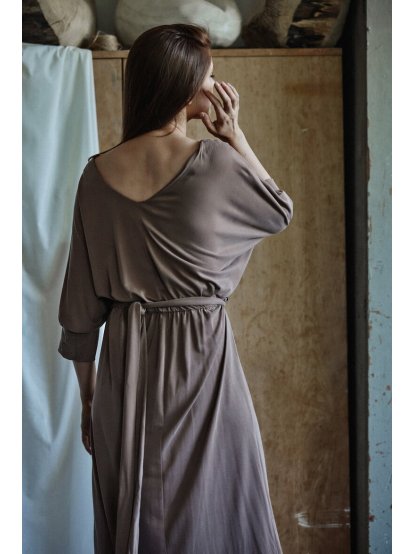 Šaty Tova Chiara pudrově béžové dlouhé efektní