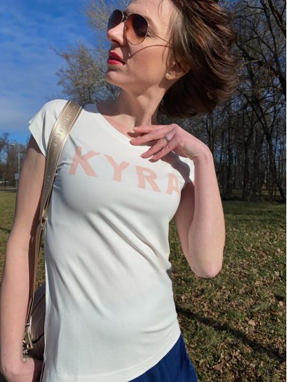 Tričko Kyra tee teplá bílá s nápisem