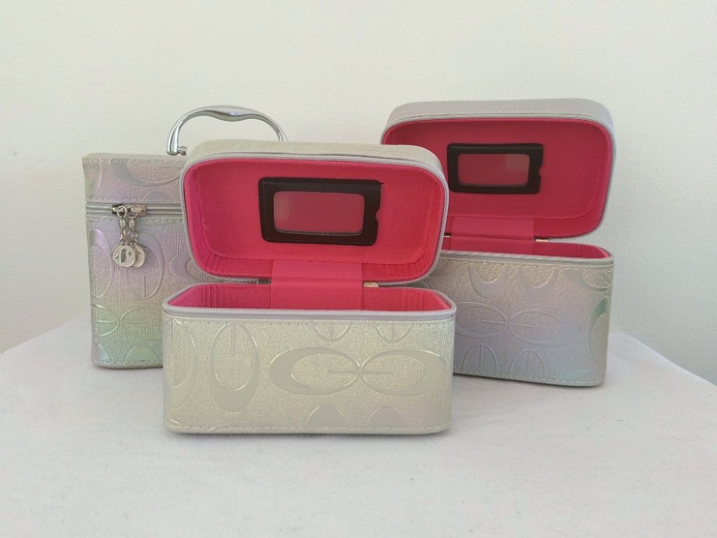Kosmetický kufřík - set 3 kusů, stříbrný s duhovým odleskem