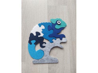 Filcový výsek puzzle chameleon modrý