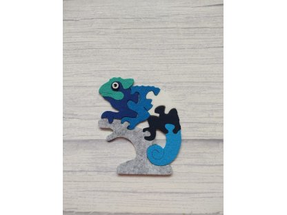 Filcový výsek puzzle chameleon modrý