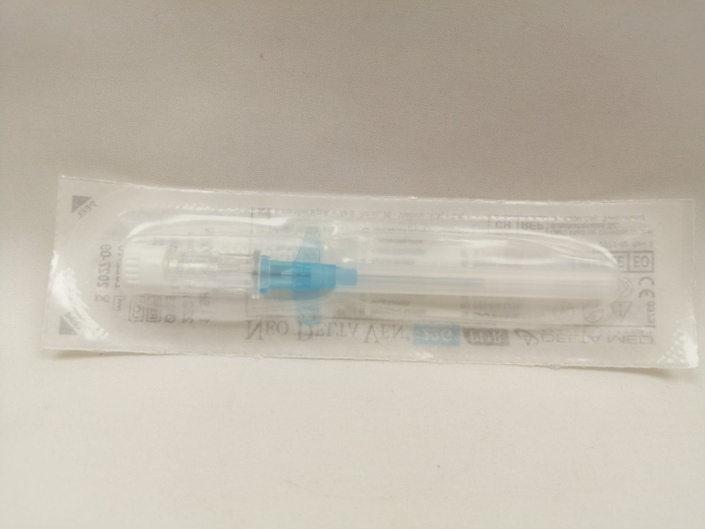 Intravenózní katetr s křidélky  G 22 0,9 x 25 mm modrý