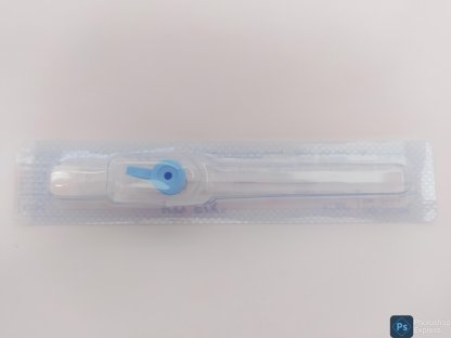 Intravenózní katetr KDM s křidélky a portem G 22 0,9 x 25 mm modrý