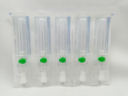 Intravenózní katetr Surflo 18G 1,3 x 32 mm s křidélky a portem zelený