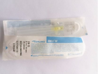 Intravenózní katetr Surflo 24G 0,74 x 19 mm s křídly žlutý