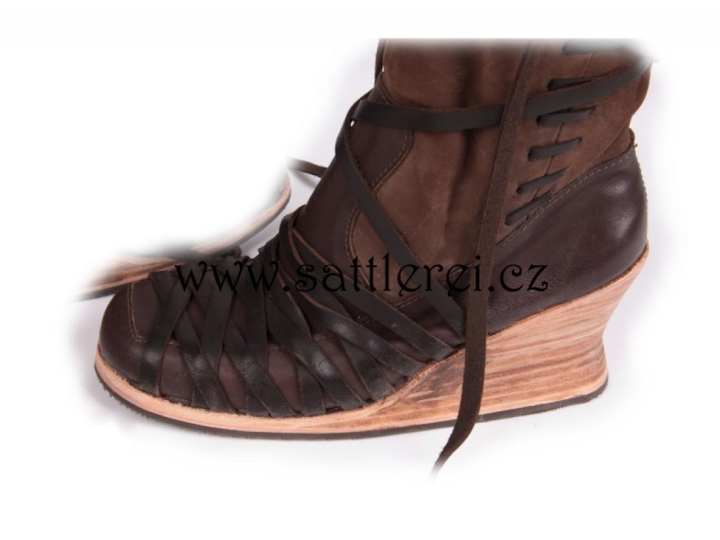 High woman boot with cross lacing