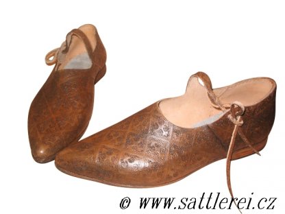 Historische Schuhe aus dem 14. Jahrhundert.