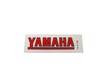 SAMOLEPKA YAMAHA ČERVENÁ KAT-E 0956 120x40mm