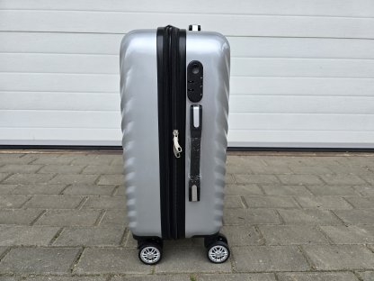palubní cestovní skořepinový kufr malý - stříbrný II.