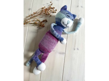 Háčkovaná velká kočka - fialovomodrá