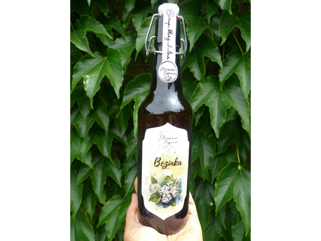 Lahodný sirup z vlastnoručně pěstovaných a sklizených květů černého bezu Moravia Essence 
