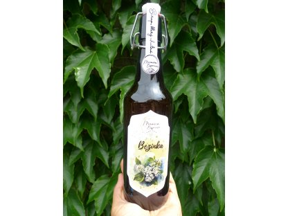 Lahodný sirup z vlastnoručně pěstovaných a sklizených květů černého bezu Moravia Essence 