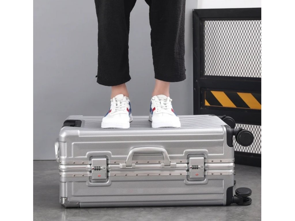 Cestovní skořepinový velký kufr stříbrný 65x45x29cm