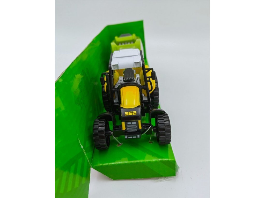 Traktor s lisem na slámu 