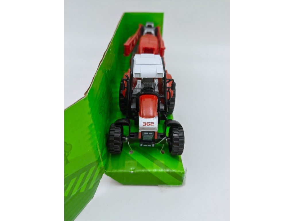 Traktor s postřikovačem
