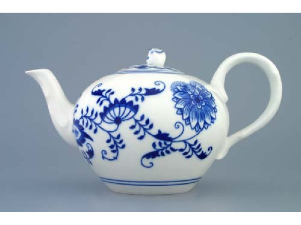 Zwiebelmuster Tee pot with Strainer 0.95L, Original Bohemia Porcelain from Dubi