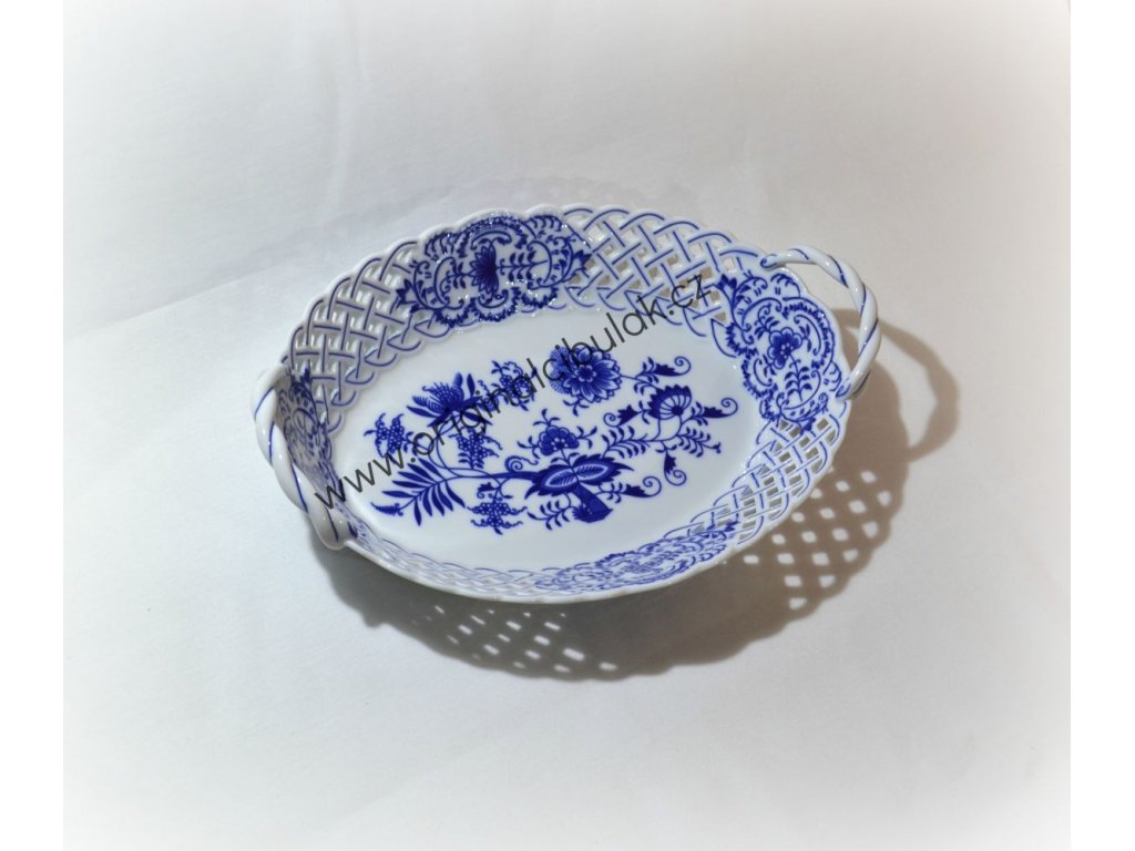 Zwiebelmuster Basket Perforated 28cm,  Original Bohemia Porcelain from Dubi
