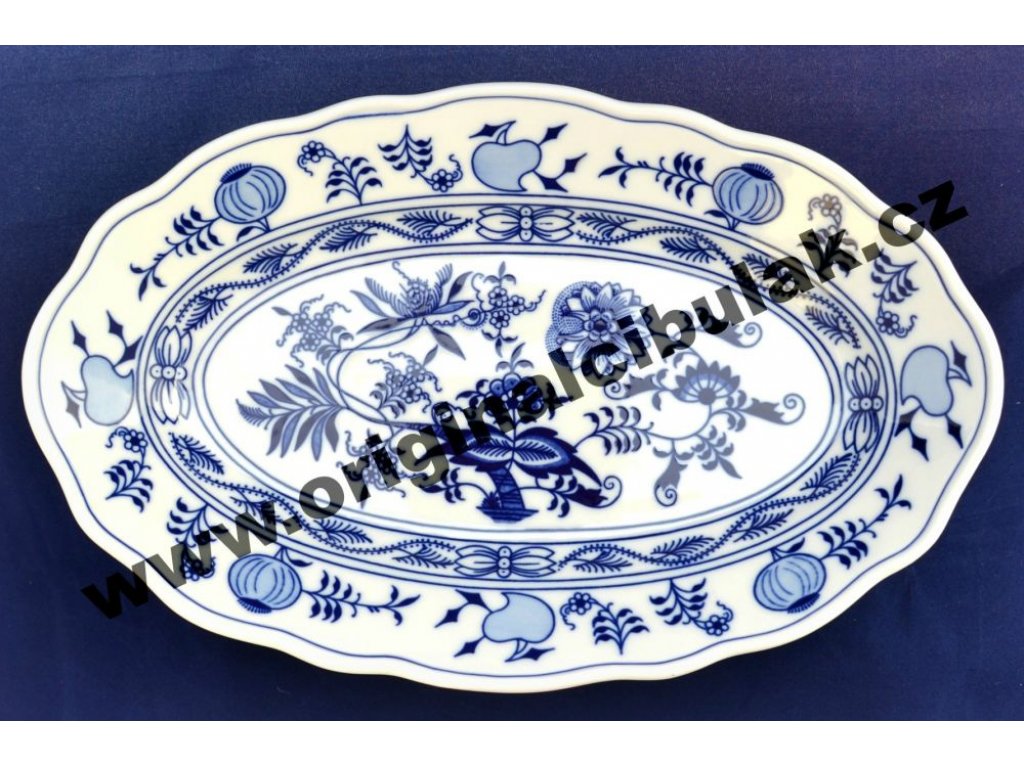 Zwiebelmuster Oval Dish 31cm, Original Bohemia Porcelain from Dubi