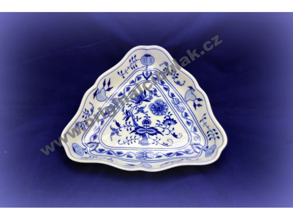 Zwiebelmuster Salad Dish Triangular 24cm, Original Bohemia Porcelain from Dubi