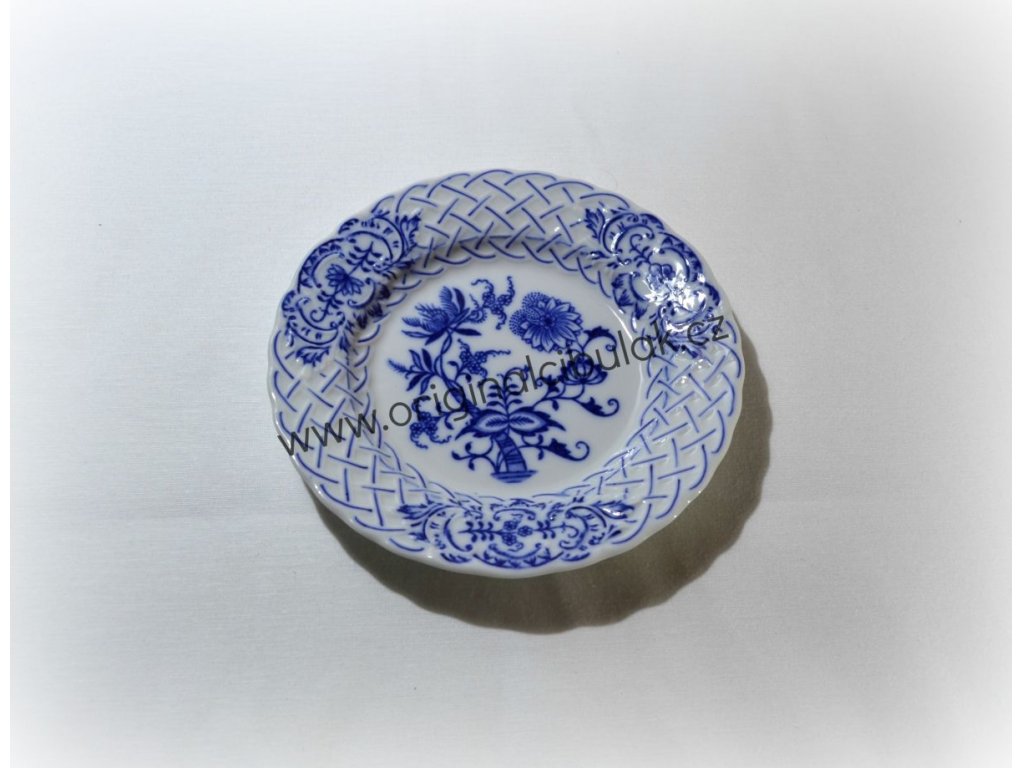 Zwiebelmuster Plate Embossed 15cm, Original Bohemia Porcelain from Dubi