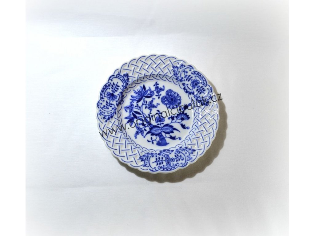 Cibulák talíř reliéfní 18 cm originální cibulákový porcelán Dubí, cibulový vzor,