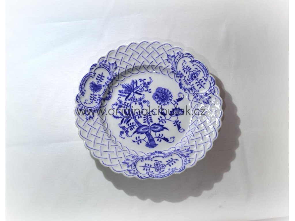 Zwiebelmuster Plate Embossed 27cm, Original Bohemia Porcelain from Dubi