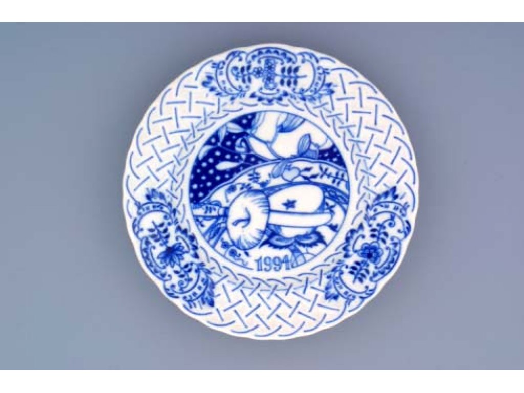 Cibulák Talíř výroční 1994 závěsný reliéfní 18 cm  originální cibulákový porcelán Dubí, cibulový vzor,
