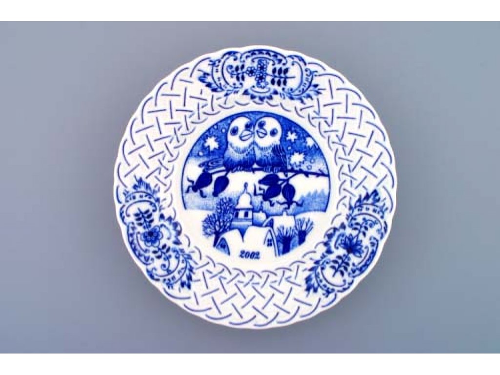 Cibulák Talíř výroční 2002 závěsný reliéfní 18 cm , originální cibulákový porcelán Dubí , cibulový vzor,