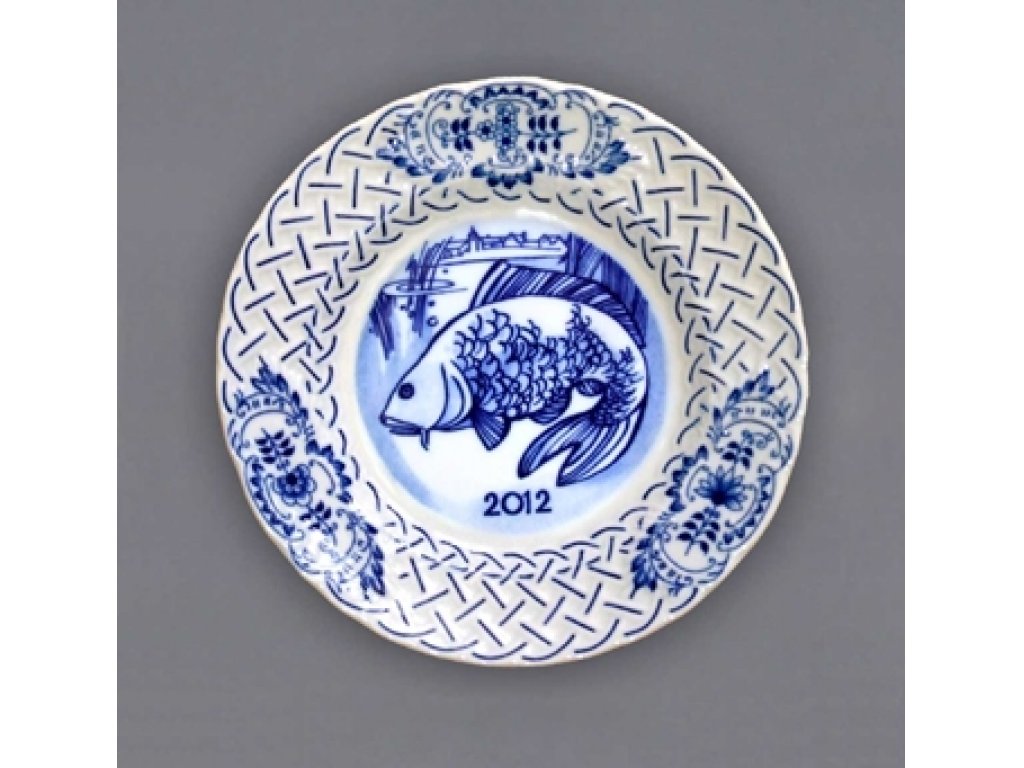 Cibulák talíř  výroční 2012 závěsný reliéfní 18 cm, originální cibulákový porcelán Dubí , cibulový vzor,