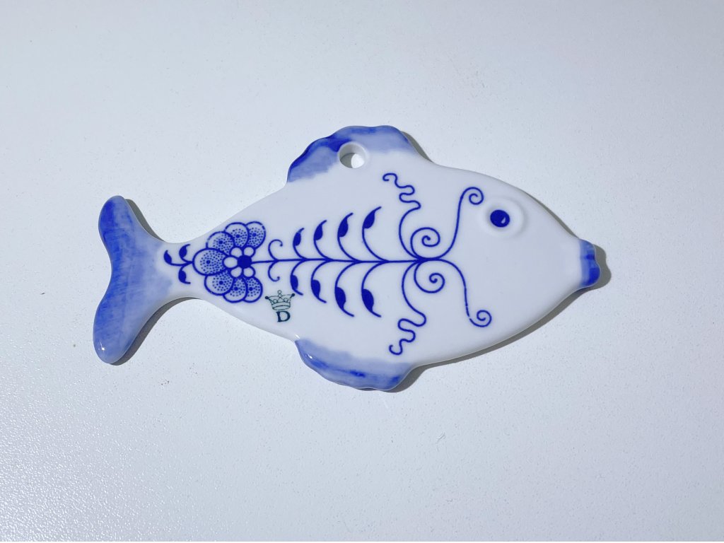 Zwiebelmuster Christmas Decoration Fish, Original Bohemia Porcelain from Dubi