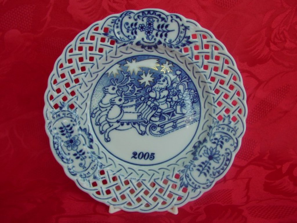 Cibulák výroční 2005 talíř závěsný prolamovaný 18 cm , originální cibulákový porcelán Dubí, cibulový vzor,