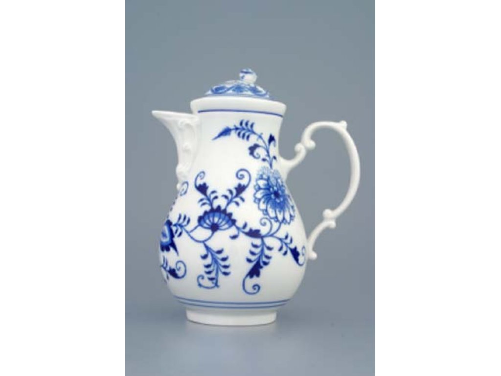 Zwiebelmuster Coffee Pot 0.60L, Original Bohemia Porcelain from Dubi