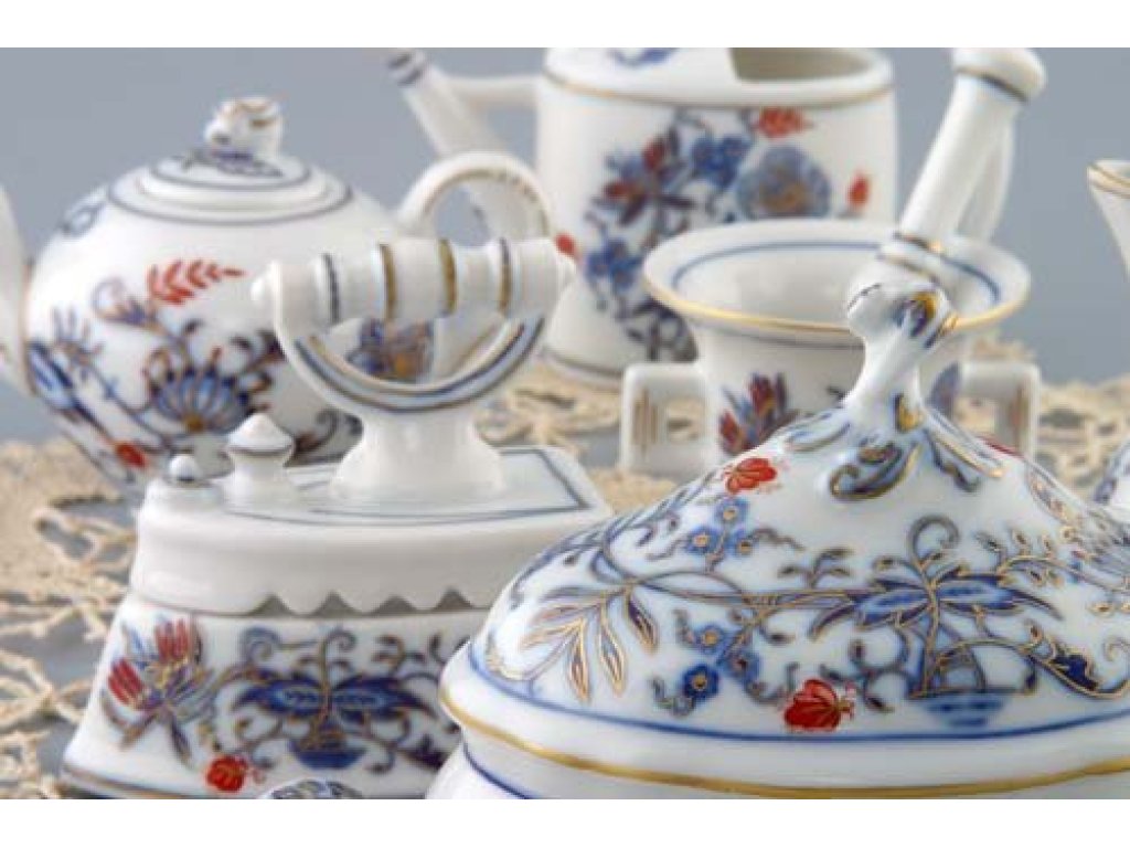 Zwiebelmuster gold-plated with ruby ​​decoration Garden teapot mini 8.5cm Original Blue Onion Pattern Bohemia from Dubi 