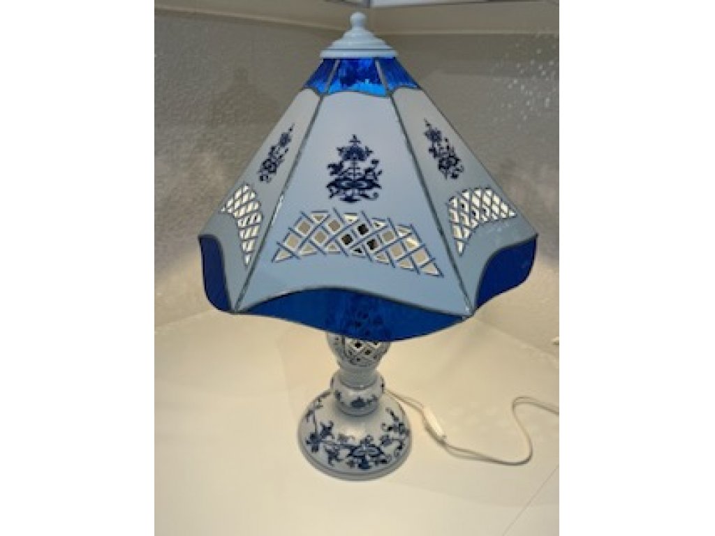 Zwiebelmuster Lampe durchbrochen mit Buntglasfensterchirm  Original Bohemia Porzellan aus Dubi