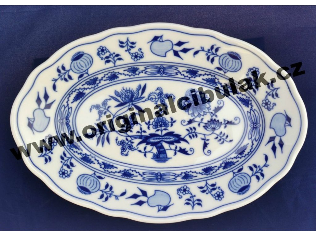 Zwiebelmuster Oval Dish 24cm, Original Bohemia Porcelain from  Dubi