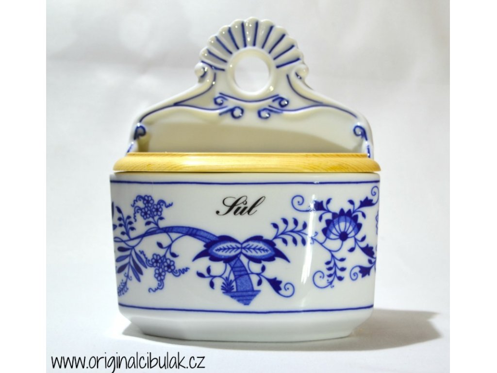 onion jar with wooden lid without inscriptions 0,70 l Czech porcelain Dubí 2nd quality