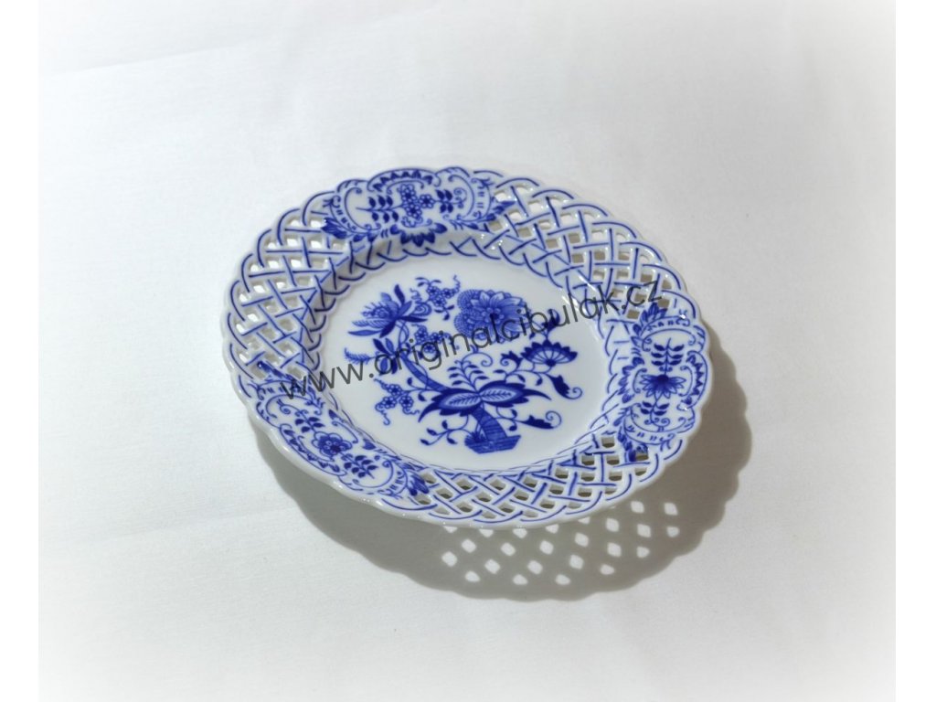 Zwiebelmuster Plate Perforated 18cm, Original Bohemia Porcelain from Dubi