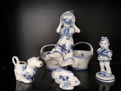 Cibulák Dievča s košíkmi Dux 24 cm originál český porcelán Dubí 2.akosť