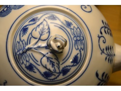 Zwiebelmuster Tea Pot with Sieve 2.0L, Original Bohemia Porcelain from  Dubi