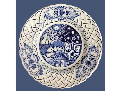 Cibulák tanier závesný reliéfny výročný 2022 18 cm cibulový porcelán originálny cibulák Dubí