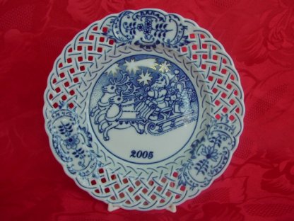Zwiebelmuster Walll Plate Perforated 2005 18cm, Original Bohemia Porcelain from Dubi