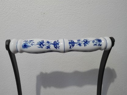 Porcelain handle for fireplace basket, original Dubí porcelain, onion pattern,