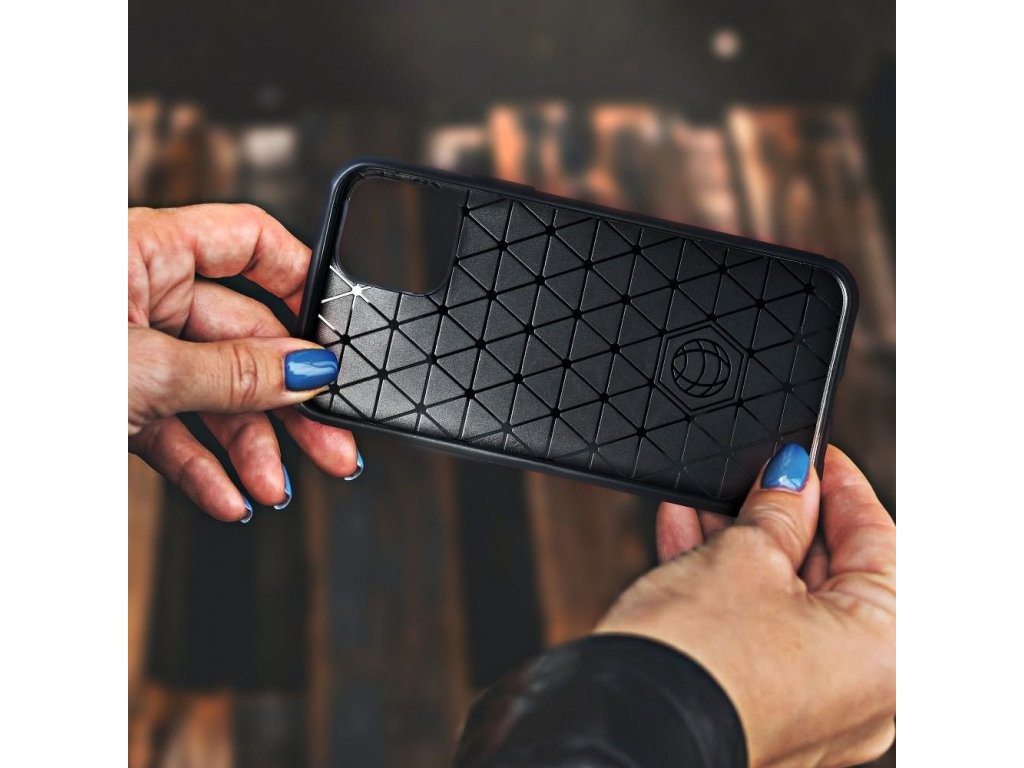 Pouzdro Carbon iPhone 12 Mini černé