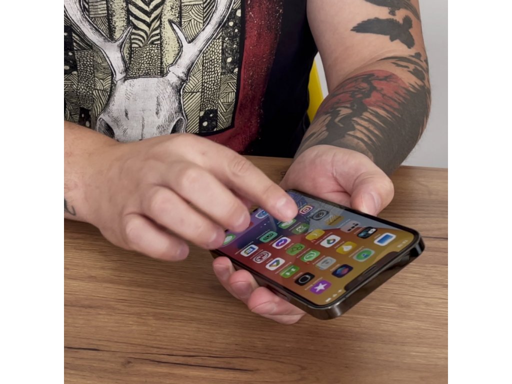 Velmi silné tvrzené sklo Full Glue přes celou obrazovku s rámečkem Case Friendly pro Oppo Reno 7 Pro 5G černé