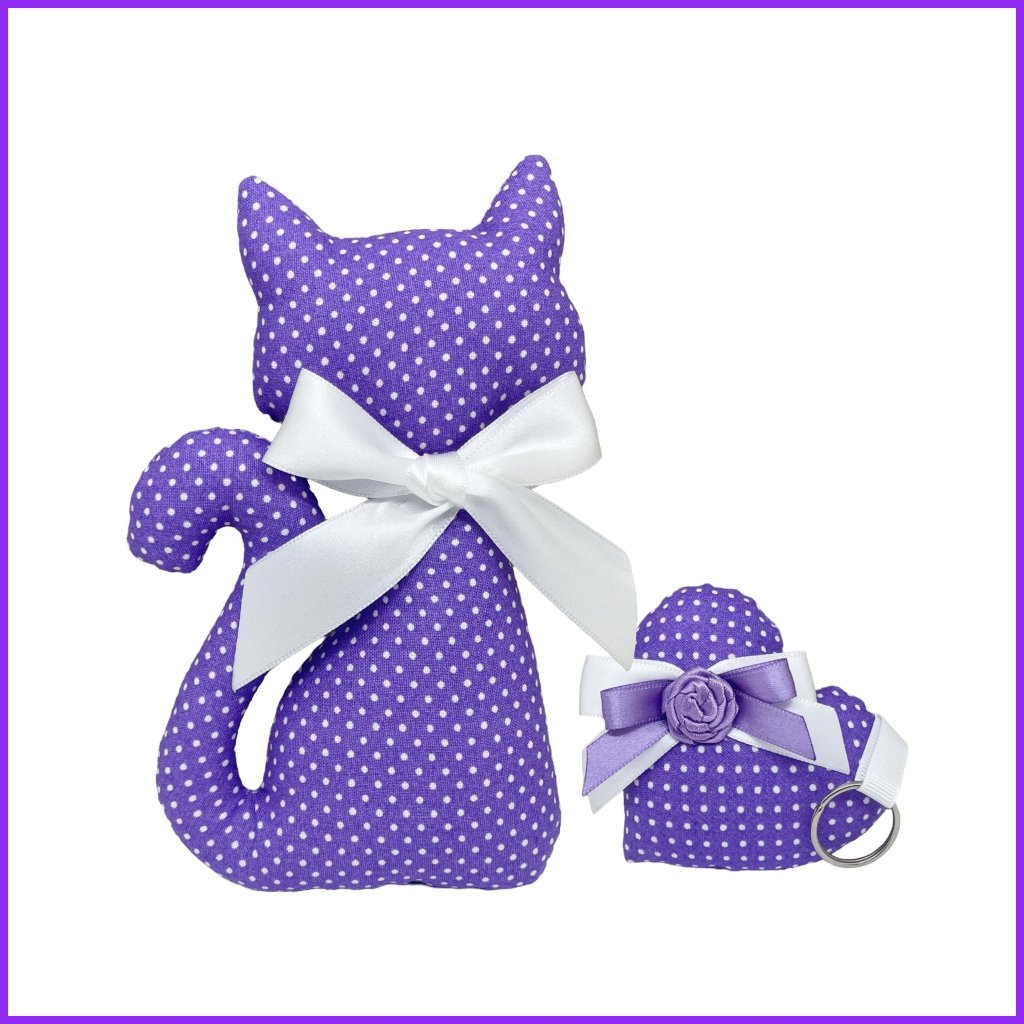 Cat with lavender + heart pendant - purple polka dot2