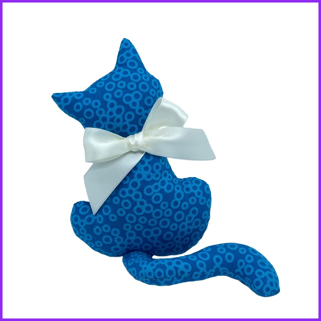 Cat with lavender + heart pendant - blue bubbles