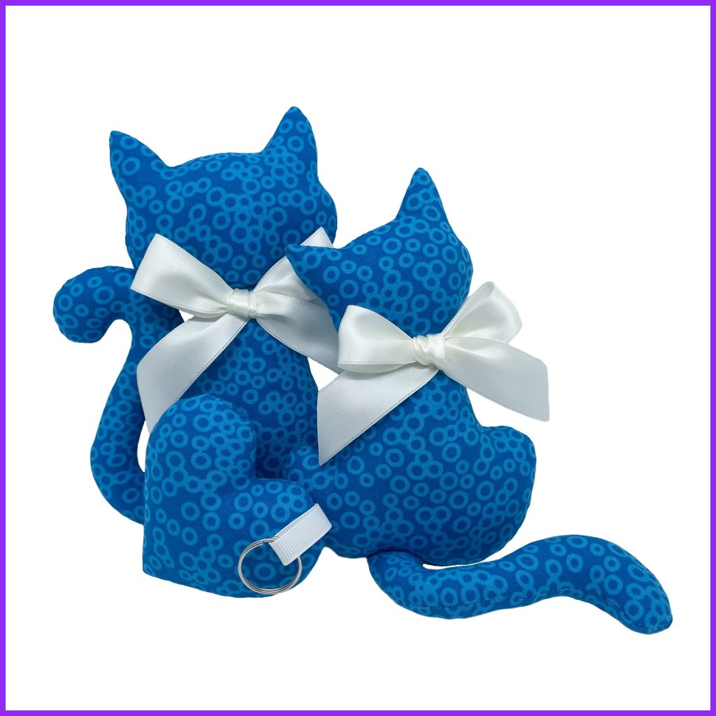 Cat with lavender + heart pendant - blue bubbles