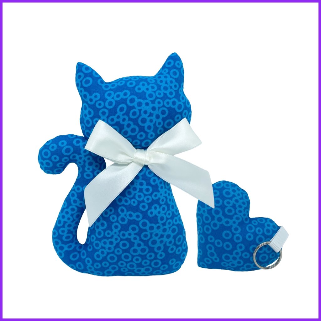 Cat with lavender + heart pendant - blue bubbles